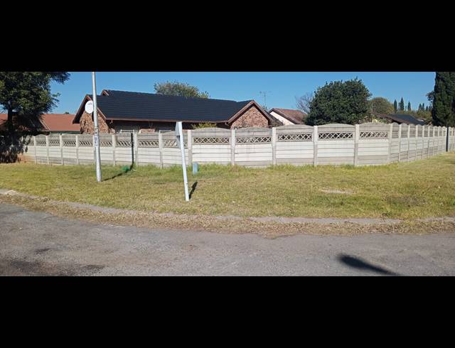 3 BEDROOM FREEHOLD FOR SALE IN CRYSTAL PARK